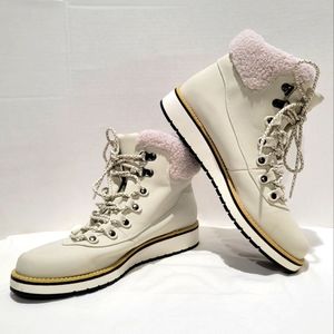 Aspen Nomad womens 9 water resistant boots EUC